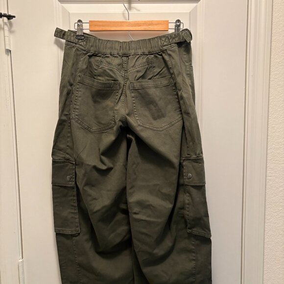 Wild Fable Wide Leg Tapered at Ankle Cargo Pants Green Size Small NWT - Picture 5 of 12